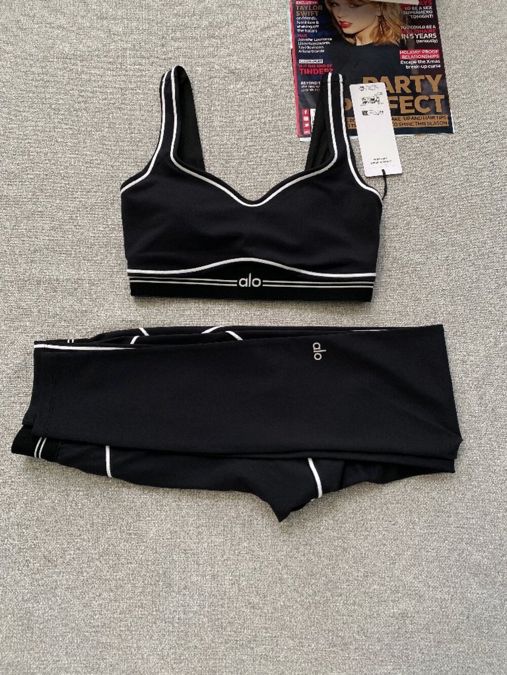 NWT Black ALO Heart Throb Matching Set ❤️ Airbrush Legging and Bra😍On-Trend - Picture 10 of 10